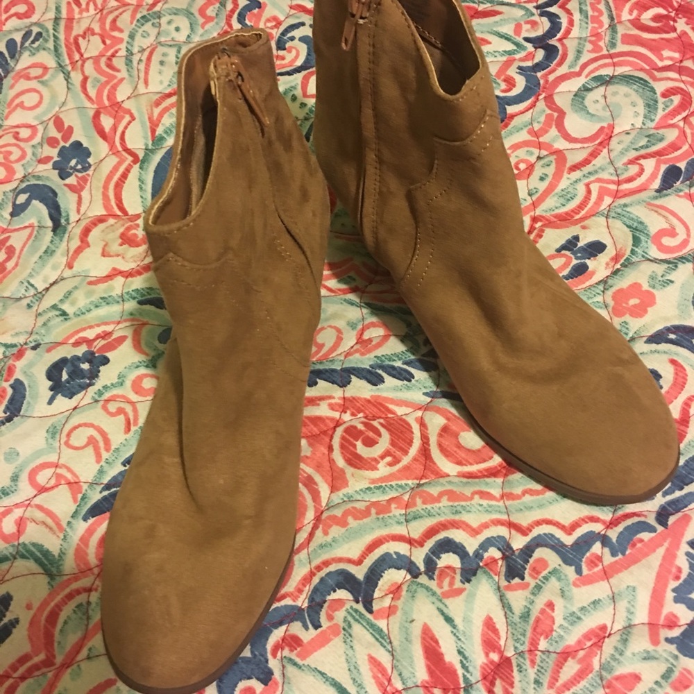 🌻🤠 Carlos Santana Harper Taupe Bootie